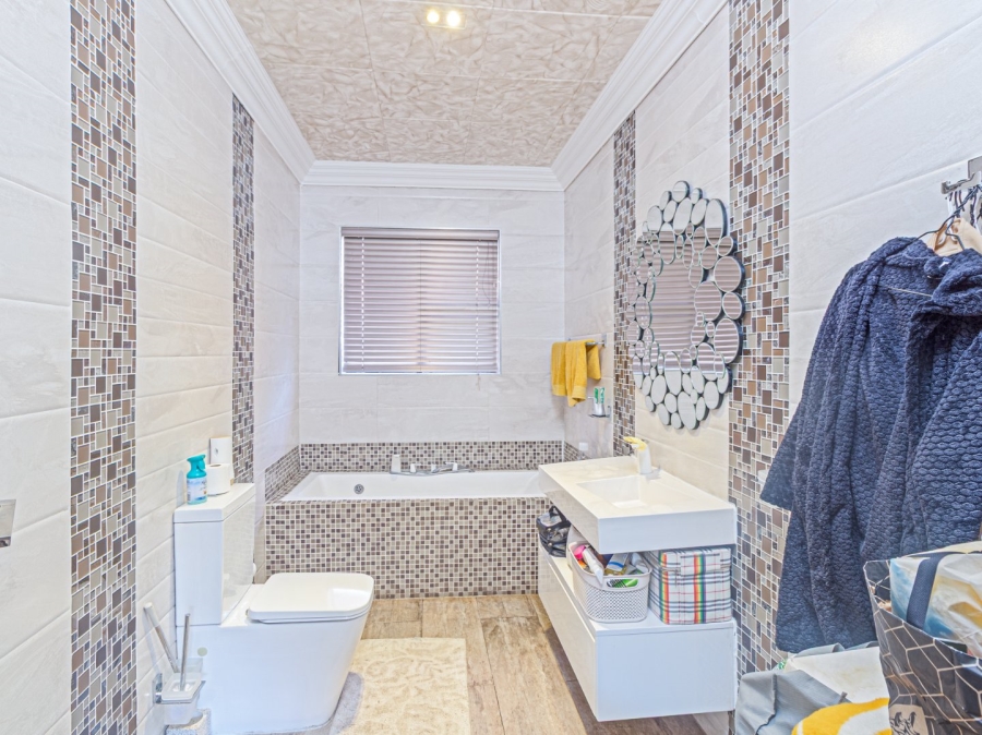 To Let 6 Bedroom Property for Rent in Pecanwood Estate North West